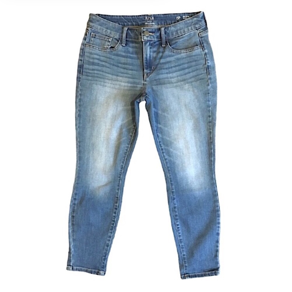 a.n.a Petite Light Wash Skinny Jeans Mid Rise Size 4P